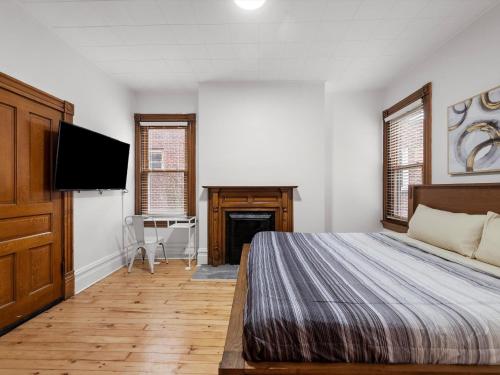 Oakland, Pittsburgh !D Modern and Stylish Private Bedroom with Shared Bathroom in Pittsburgh, USA