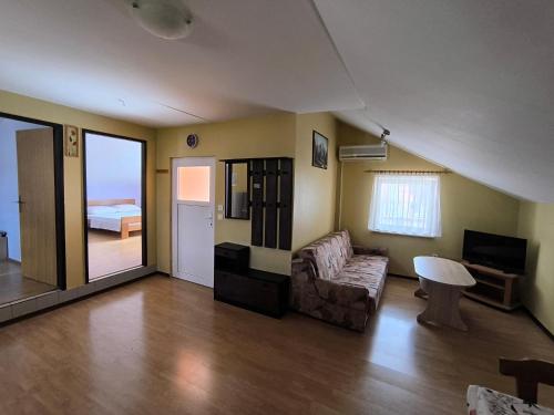 Two-Bedroom Apartment with Terrace room in Family-friendly apartments with swimming pool Sabunike Zadar - 11837
