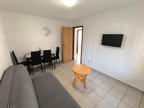 Two-Bedroom Apartment with Terrace image 8