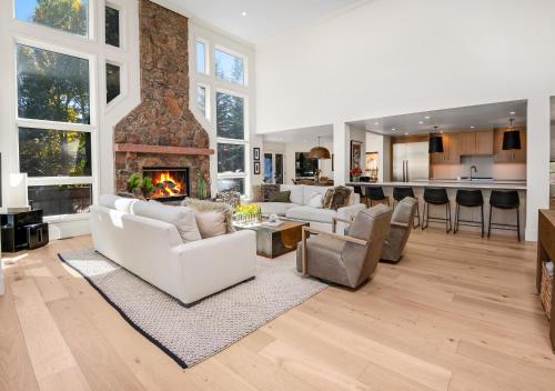 285 Holden Rd, home in Beaver Creek, USA