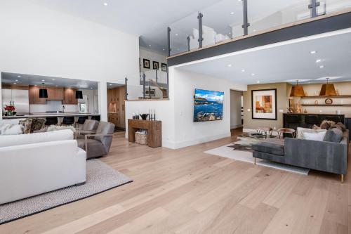 285 Holden Rd, home in Beaver Creek, USA