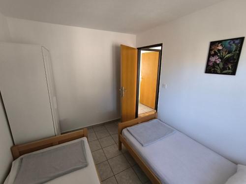 Two-Bedroom Apartment with Terrace image 9