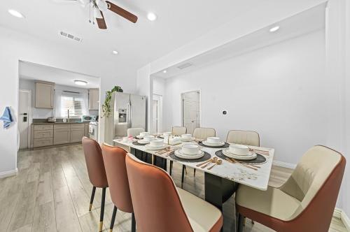 Great Location Oasis w Huge Backyard Near DTLA ,USC ,Ktown in Los Angeles, USA