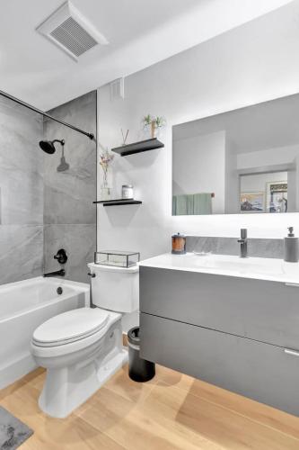 Lovely 2BR 2BA Modern Flat with Vibrant Backyard - Tap to explore photos