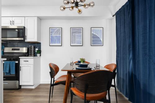 Stylish 2BR Oasis with Private Patio - Sleeps 8 in Austin, USA