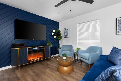 Stylish 2BR Oasis with Private Patio - Sleeps 8 in Austin, USA
