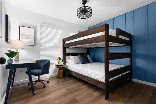 Stylish 2BR Oasis with Private Patio - Sleeps 8 in Austin, USA