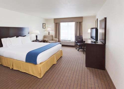 Holiday Inn Express & Suites - Omaha I - 80, an IHG Hotel