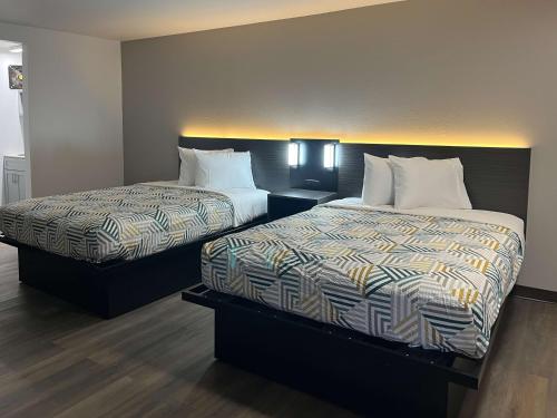 3 double beds
