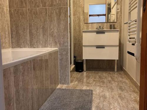 Apartment image 10