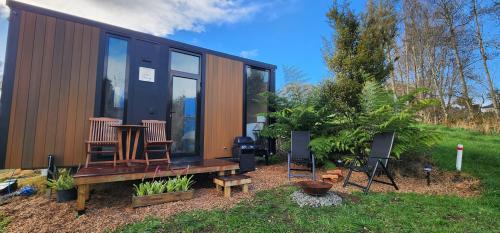 Cozy Cabin2 with outdoor Bath at Dairy Flat Farm, Waitoki