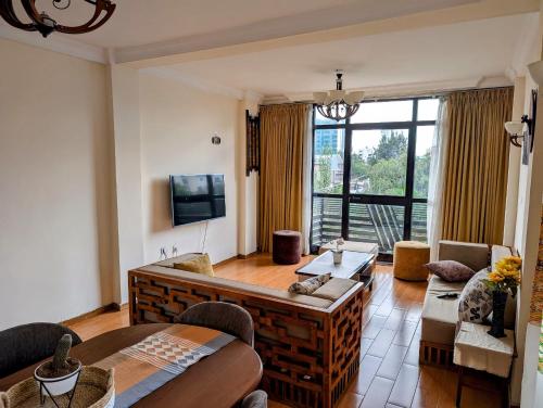 Bright, Modern 2 Bedroom Apt - Secure & Close to Airport, Addis Abeba (Foto 2)