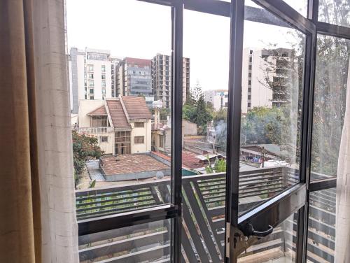 Bright, Modern 2 Bedroom Apt - Secure & Close to Airport, Addis Abeba (Foto 6)