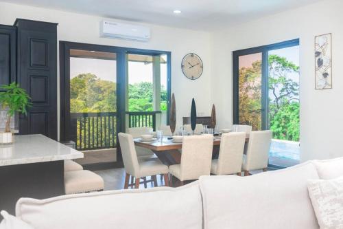 Luxury 3 Bdrms villa with private-pool and full-concierge, Roatán
