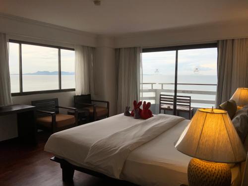 room detail thumbnail 2