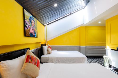 Deluxe Twin Room image 10
