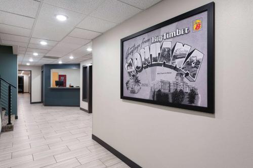 Super 8 by Wyndham Big Timber - image 3