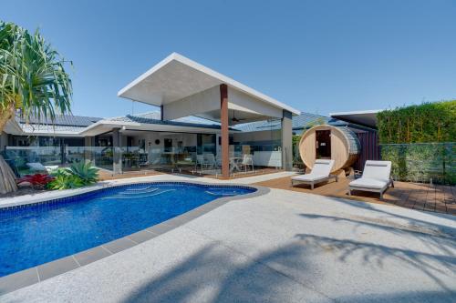 Gold Coast Luxury 4-BR Retreat