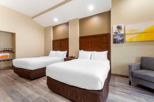 Comfort Suites Monaca - image 14
