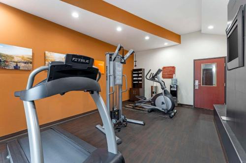 Comfort Suites Monaca - image 11