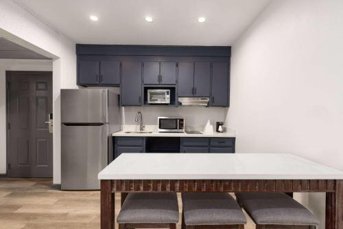 Ramada by Wyndham Studio Suites Dothan, Dothan (foto 8)
