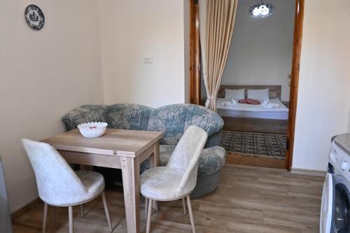 JERUSALEM HOTEL מלון KUTAISi – Kutaisi, KY