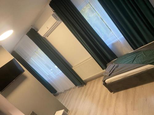 2 twin beds