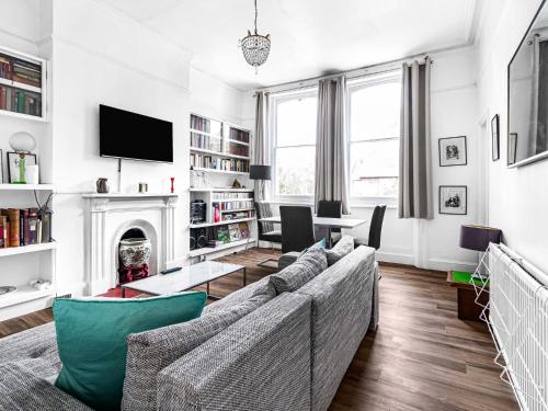 Pass The Keys Lovely Flat Near Belsize Park, North Central London Pass The Keys Lovely Flat Near Belsize Park, North Central London