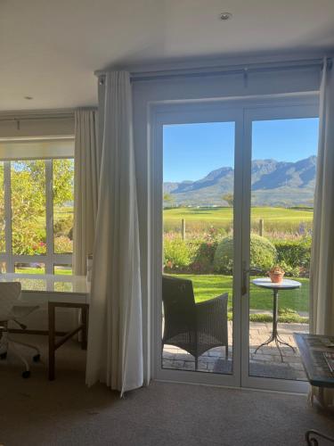 Above Par Kingswood Room Type - Deluxe Double Room
