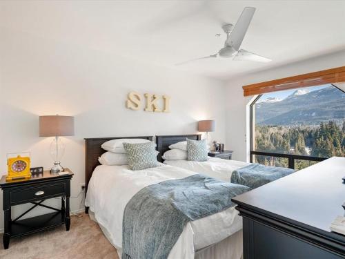 Blueberry2BDR LuxuryPool Hot TubBest Views in Whistler, Canada