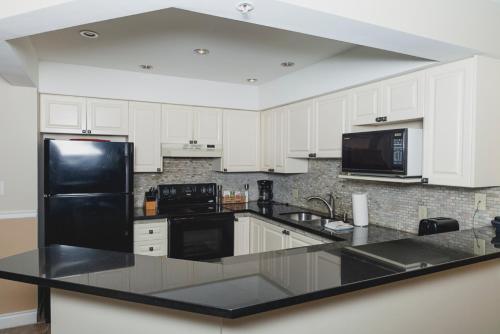POWDERHORN 309 Spacious 3BR Condo Roof Top Hot Tub Shuttle To Lifts in Whistler, Canada