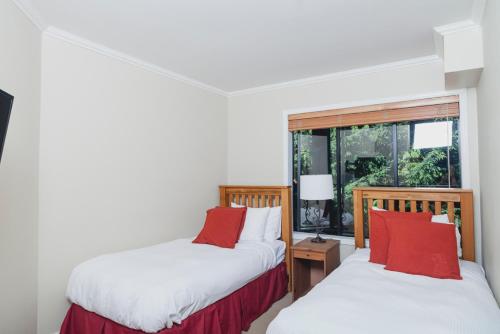 POWDERHORN 309 Spacious 3BR Condo Roof Top Hot Tub Shuttle To Lifts in Whistler, Canada