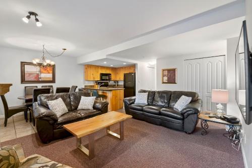 Spacious Floor Plan Family Townhome Village Location Common Hot Tub in Whistler, Canada