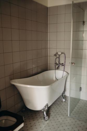 Instalaciones, Skrivergaarden - ei historisk perle in Nordfjordeid