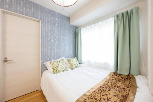 1 double bed, 1 futon bed