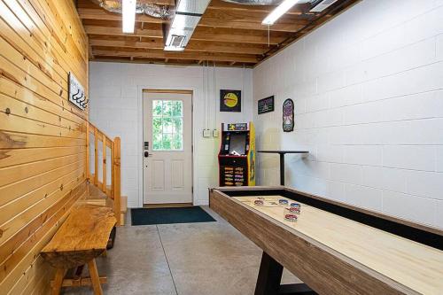 Whispering Pines in Logan, USA