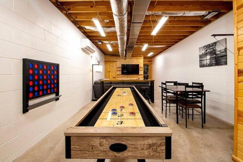 Whispering Pines in Logan, USA
