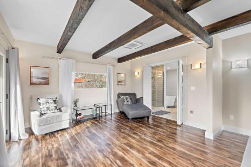 Unique 4BR Into The Woods - Fire Pit home Unique 4BR Into The Woods - Fire Pit home