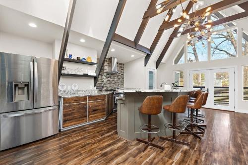 Unique 4BR Into The Woods - Fire Pit home