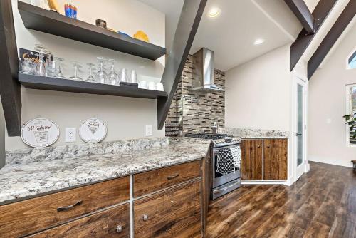 Unique 4BR Into The Woods - Fire Pit home Unique 4BR Into The Woods - Fire Pit home