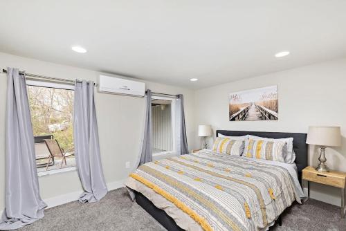 Unique 4BR Into The Woods - Fire Pit home Unique 4BR Into The Woods - Fire Pit home