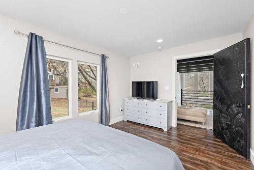 Unique 4BR Into The Woods - Fire Pit home Unique 4BR Into The Woods - Fire Pit home