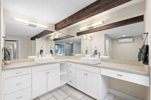 Unique 4BR Into The Woods - Fire Pit home Unique 4BR Into The Woods - Fire Pit home