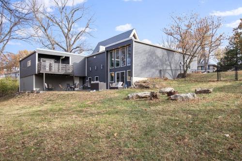 Unique 4BR Into The Woods - Fire Pit home Unique 4BR Into The Woods - Fire Pit home