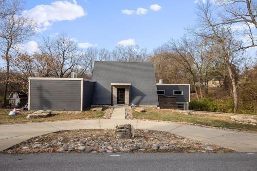 Unique 4BR Into The Woods - Fire Pit home Unique 4BR Into The Woods - Fire Pit home