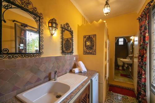room detail thumbnail 2