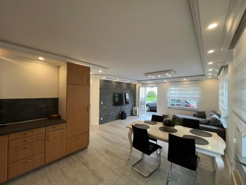 HomesNRW - Gemütlich Modern und Zentral (HomesNRW - Gemutlich Modern und Zentral) in Gummersbach