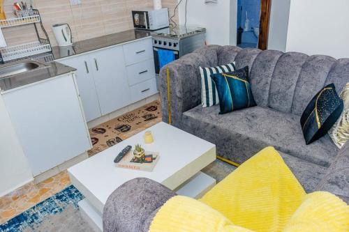 Olivet studio - California plaza in Nanyuki