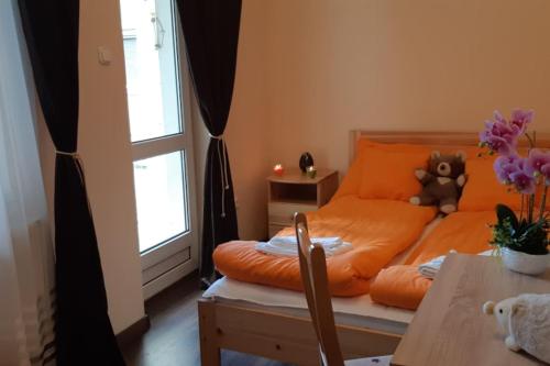 Lily's Home, Будапешт
