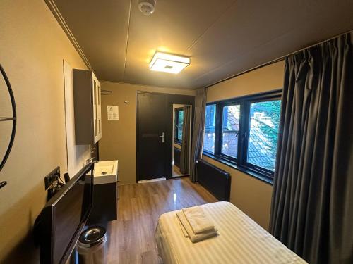 1 twin bed